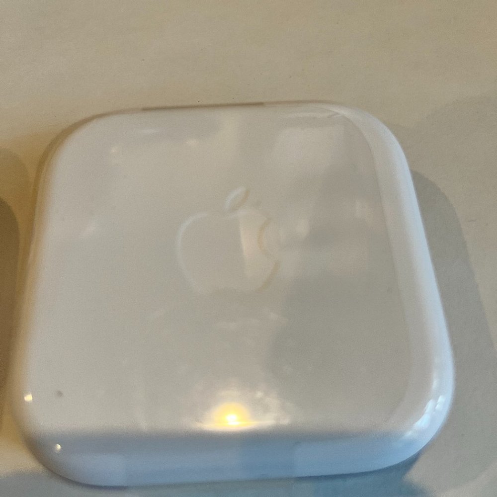 NWT Apple ear bud headphones - Picture 2 of 6